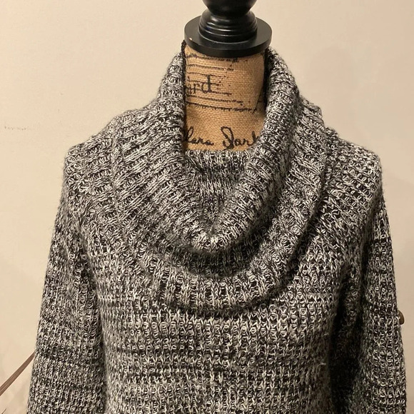 DKNYC cable knit sweater - Picture 3 of 11